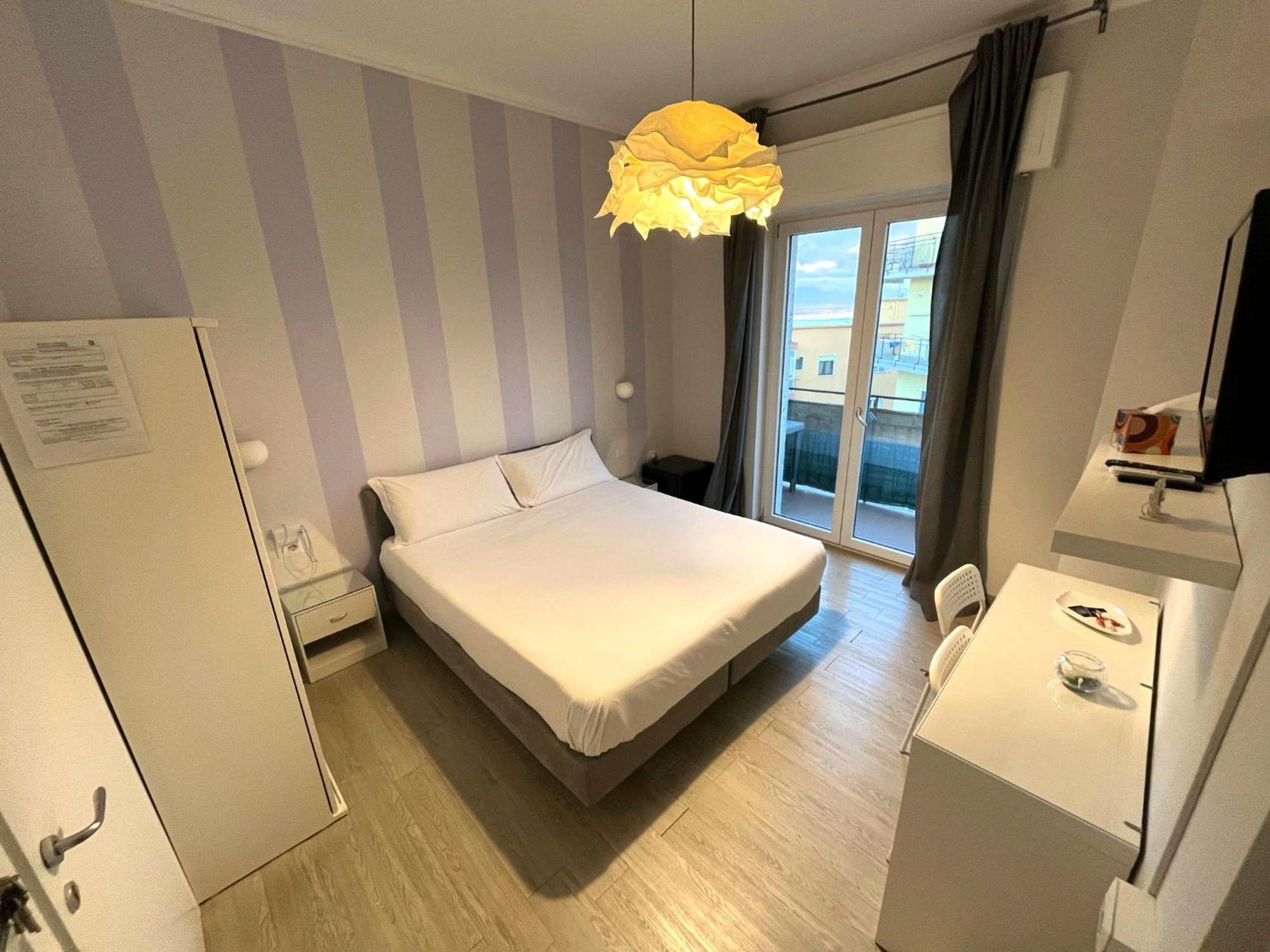 F.Rooms Napoli Exteriör bild